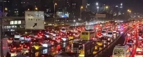 İstanbul’da trafik kilitlendi: Yoğunluk yüzde 89’a çıktı