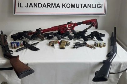Silah kaçakçılarına darbe! Adreslerden cephanelik çıktı