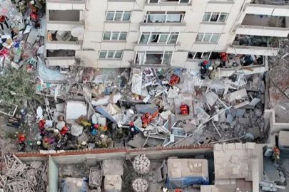 Maltepe'de 7 katlı bina kısmen çöktü! 2 kişinin cansız bedenine ulaşıldı