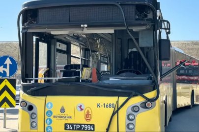 İstanbul'da İETT faciası! Duvara çarptı: Yolcular yaralandı