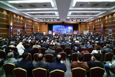 Yeni üyelere rozet takdimi! Partilerinden ayrılıp AK Parti'ye katıldılar