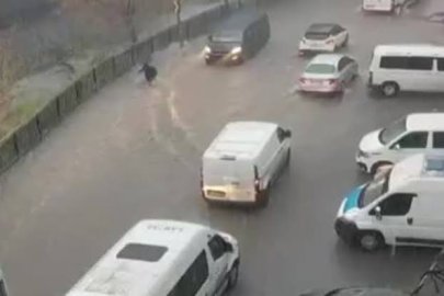 Esenyurt'ta sel sularına kapılan kadına vatandaşlar yetişti