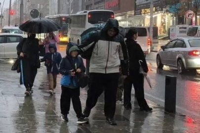 İstanbul'u rekor yağış vurdu! Okullar yine tatil