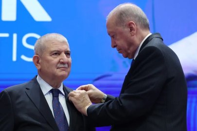 Rozetini Erdoğan taktı! Torun AK Parti'ye katıldı