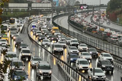 İstanbul'da yağmur sonrası trafik yüzde yüzde 80'e çıktı