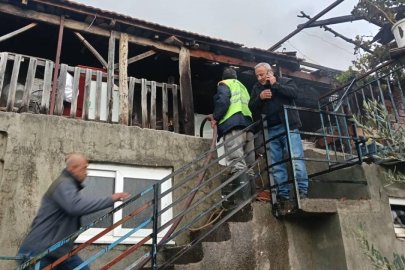 Benzinle soba yakmak isterken evi yaktı