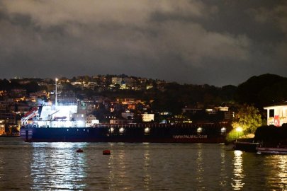 İstanbul Boğazı'nda gemi arızası: Trafik çift yönlü durduruldu