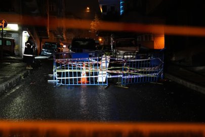 Gaziosmanpaşa'da sağanak: Yol çöktü